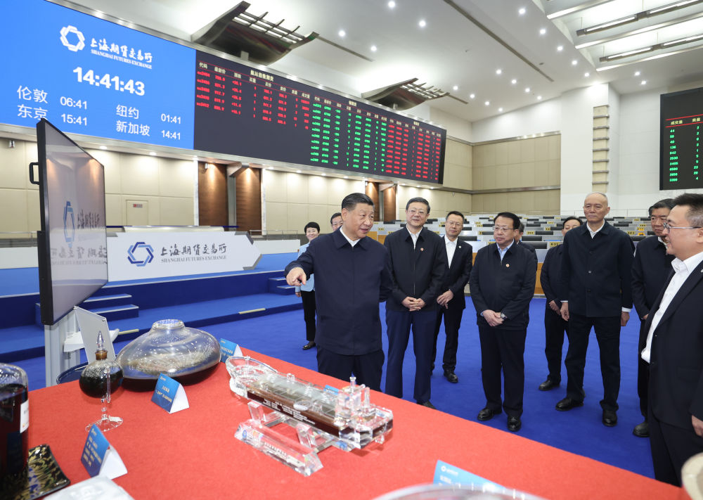 转发  习近平在上海考察时强调 聚焦建设“五个中心”重要使命 加快建成社会主义现代化国际大都市 返京途中在江苏盐城考察